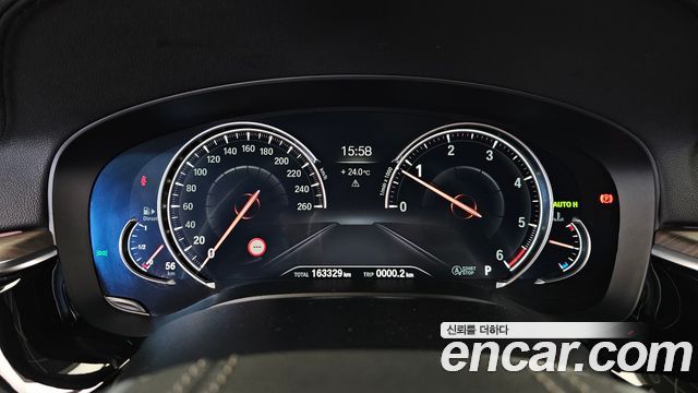 BMW 5-Series 2018 — photo 8