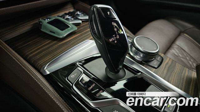 BMW 5-Series 2018 — photo 9