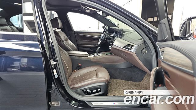 BMW 5-Series 2018 — photo 11