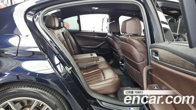 BMW 5-Series 2018 — photo 12