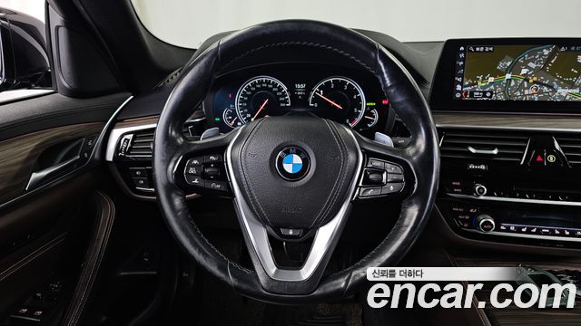 BMW 5-Series 2018 — photo 13