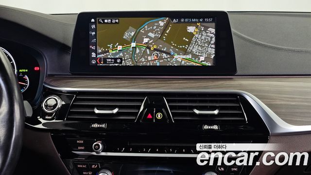 BMW 5-Series 2018 — photo 14
