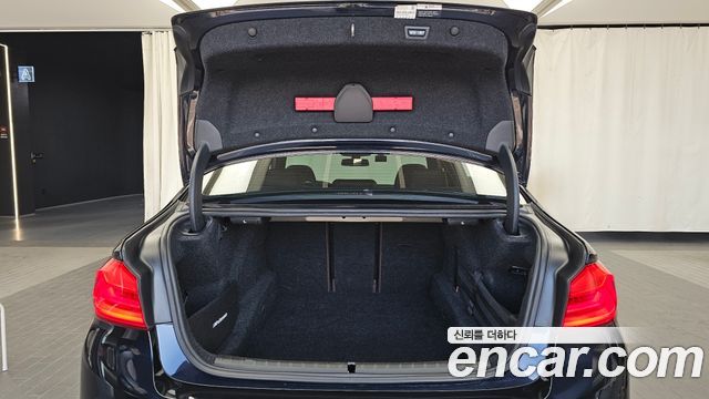 BMW 5-Series 2018 — photo 20