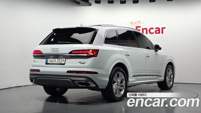 Audi Q7 2022 — photo 2
