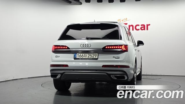Audi Q7 2022 — photo 4