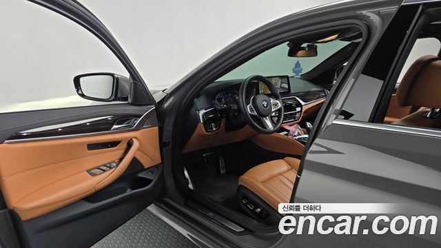 BMW 5-Series 2021 — photo 13