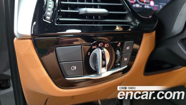 BMW 5-Series 2021 — photo 25