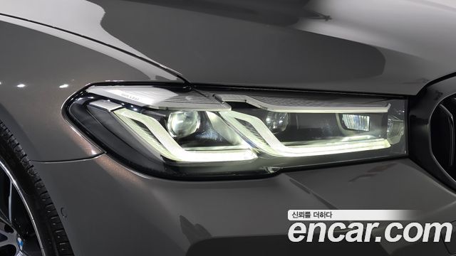 BMW 5-Series 2021 — photo 8