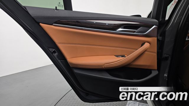 BMW 5-Series 2021 — photo 15