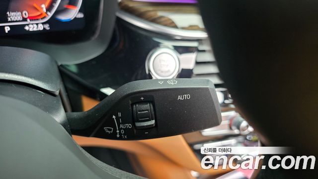 BMW 5-Series 2021 — photo 27