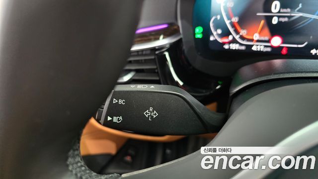 BMW 5-Series 2021 — photo 28