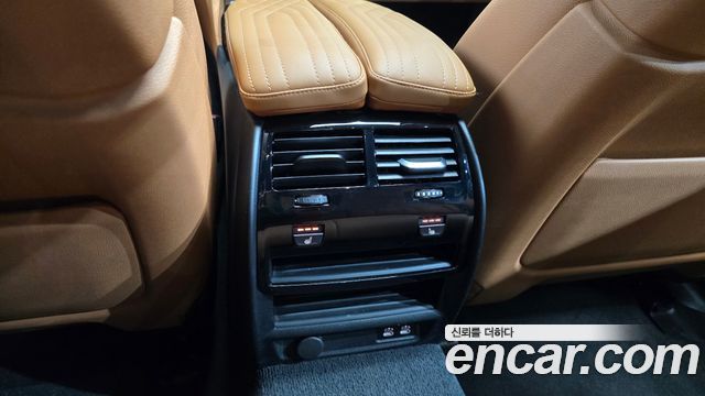BMW 5-Series 2021 — photo 29