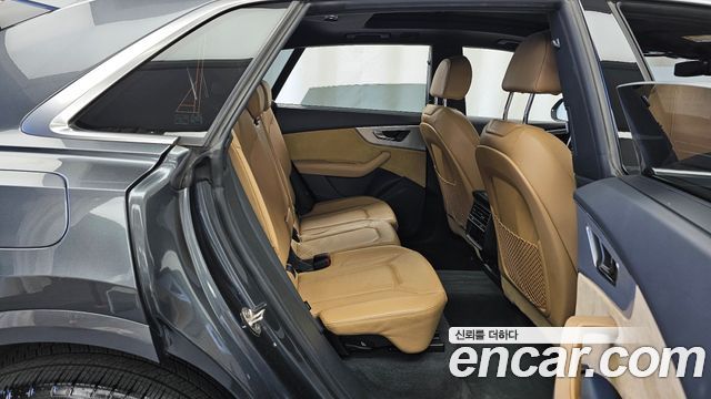 Audi Q8 2021 — photo 18