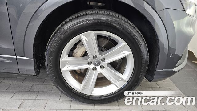 Audi Q8 2021 — photo 7