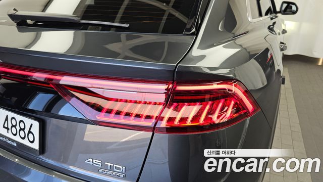 Audi Q8 2021 — photo 9