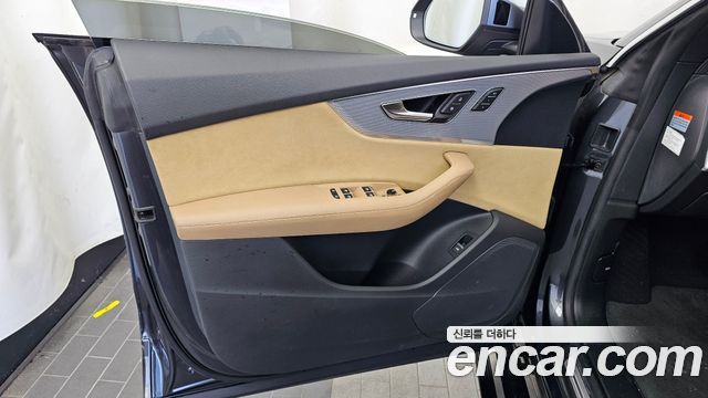 Audi Q8 2021 — photo 14