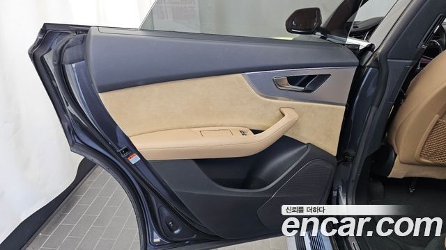 Audi Q8 2021 — photo 15