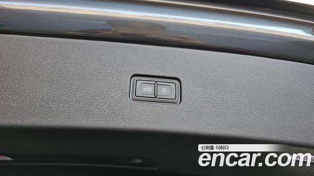 Audi Q8 2021 — photo 32