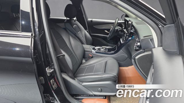Mercedes-Benz GLC-Class 2019 — photo 17