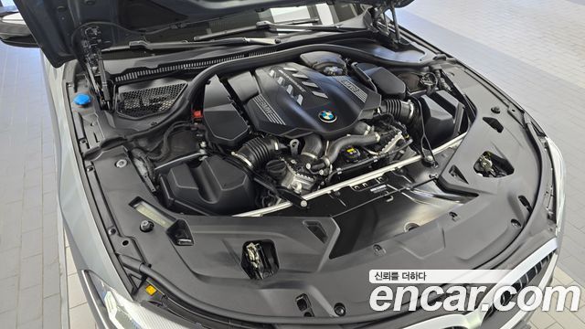 BMW 8-Series 2023 — photo 6
