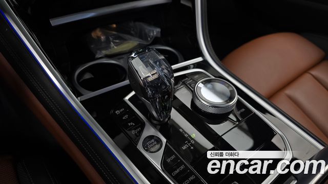 BMW 8-Series 2023 — photo 12