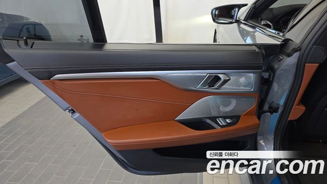 BMW 8-Series 2023 — photo 15