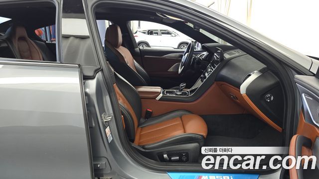 BMW 8-Series 2023 — photo 16