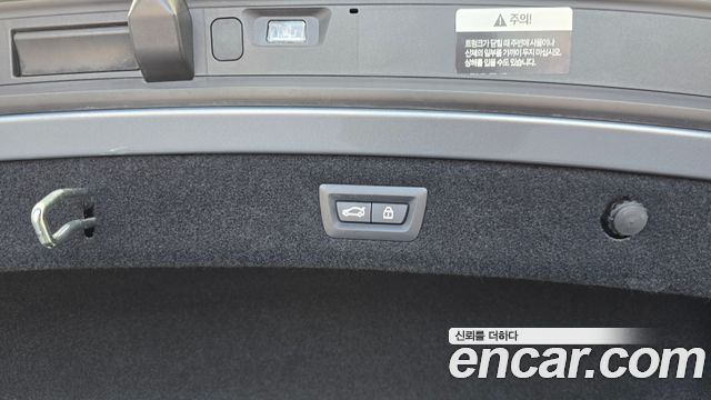 BMW 8-Series 2023 — photo 29