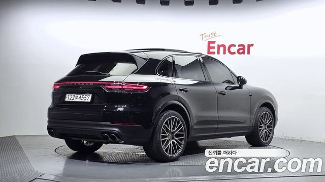 Porsche Cayenne 2019 — photo 2