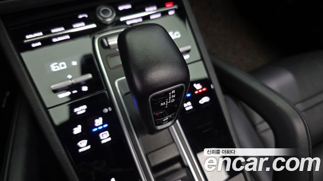 Porsche Cayenne 2019 — photo 12