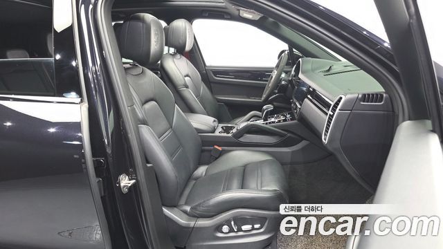 Porsche Cayenne 2019 — photo 17