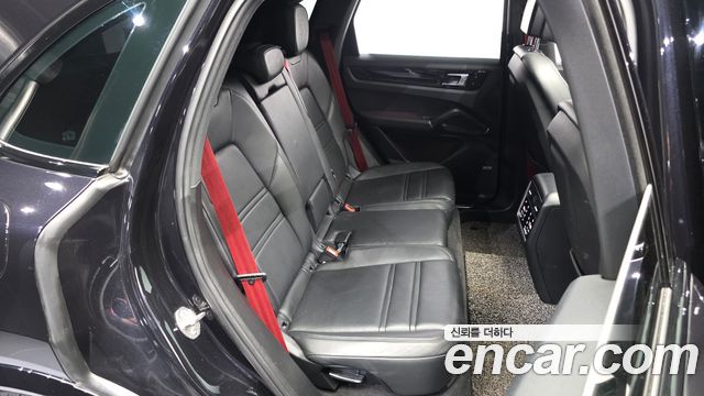 Porsche Cayenne 2019 — photo 18