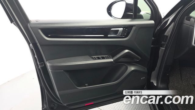 Porsche Cayenne 2019 — photo 14