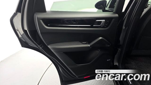 Porsche Cayenne 2019 — photo 15