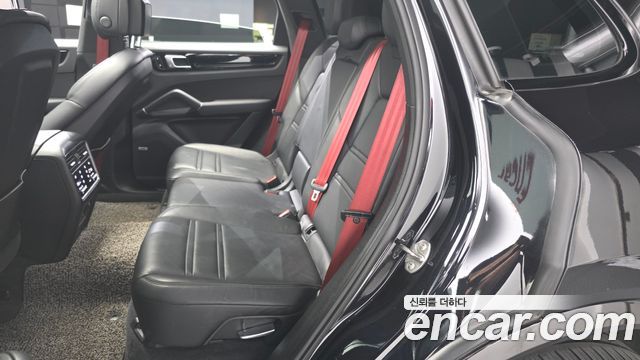 Porsche Cayenne 2019 — photo 16
