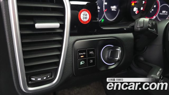 Porsche Cayenne 2019 — photo 28