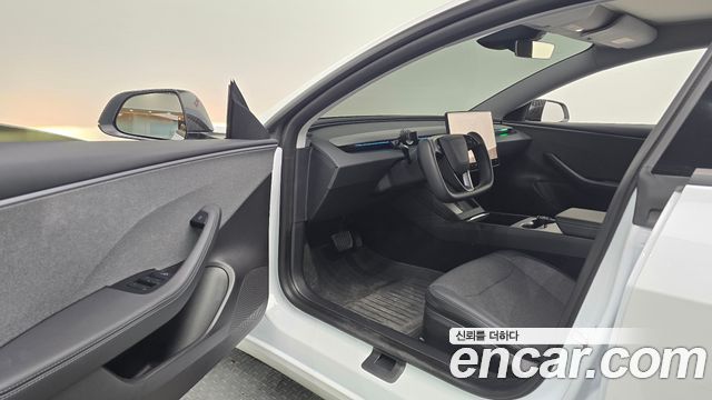 Tesla Model 3 2026 — photo 13