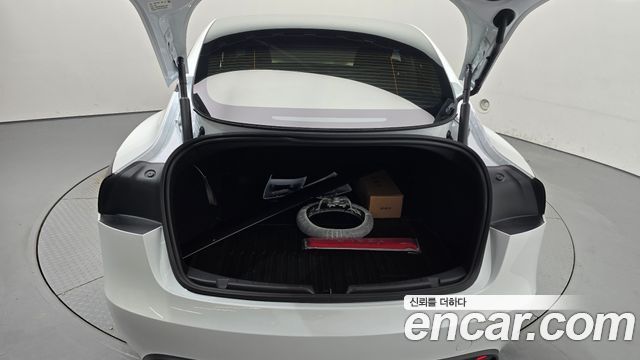 Tesla Model 3 2026 — photo 30