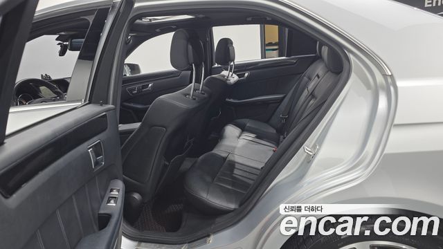 Mercedes-Benz E-Class 2014 — photo 11