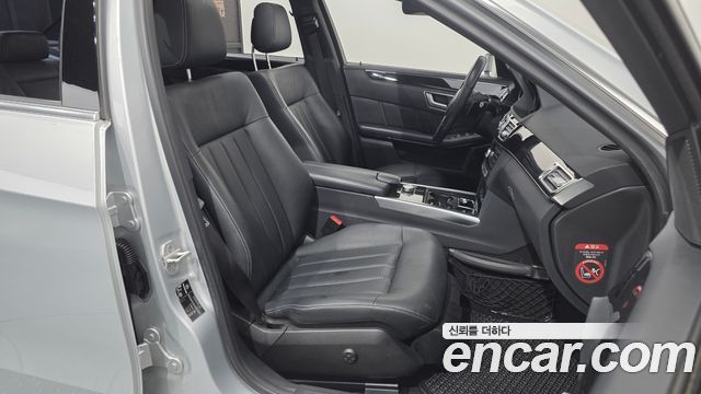 Mercedes-Benz E-Class 2014 — photo 12