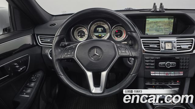 Mercedes-Benz E-Class 2014 — photo 13