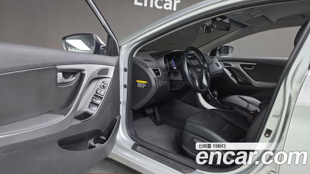 Hyundai AVANTE 2016 — photo 10