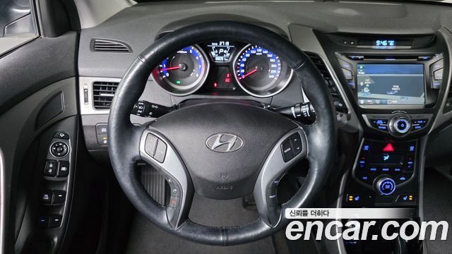 Hyundai AVANTE 2016 — photo 13