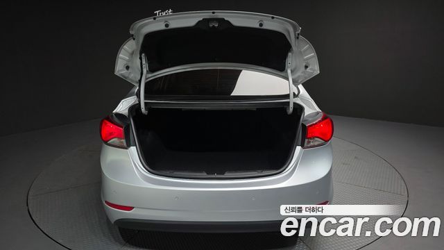 Hyundai AVANTE 2016 — photo 19