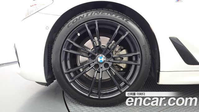 BMW 5-Series 2017 — photo 5