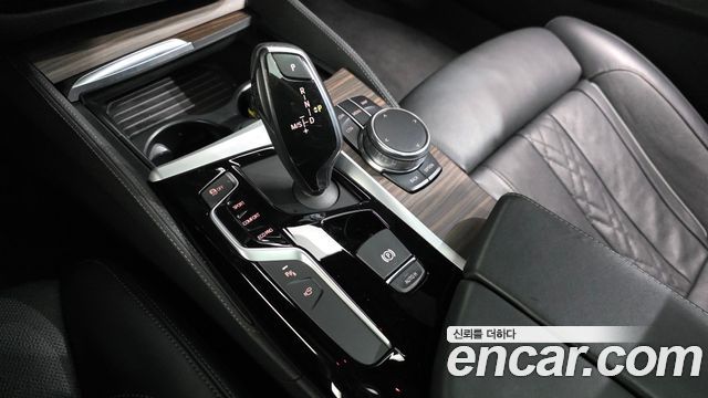 BMW 5-Series 2017 — photo 9