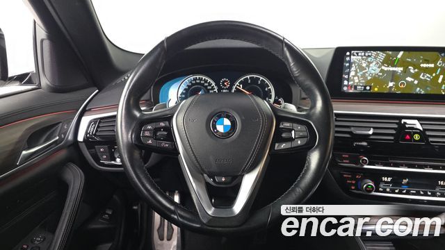 BMW 5-Series 2017 — photo 13