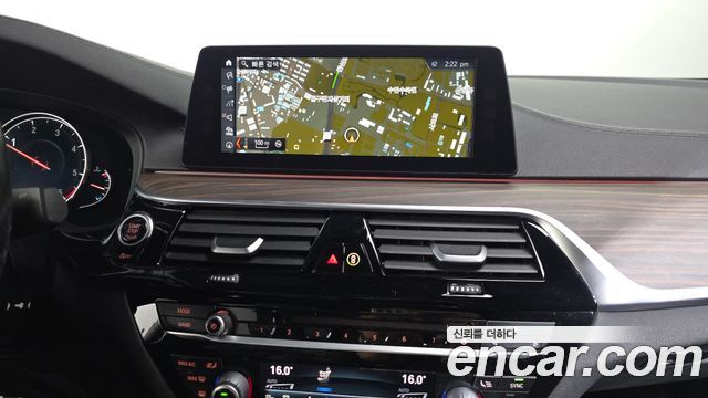 BMW 5-Series 2017 — photo 14
