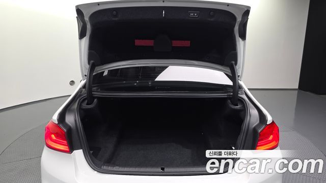 BMW 5-Series 2017 — photo 20