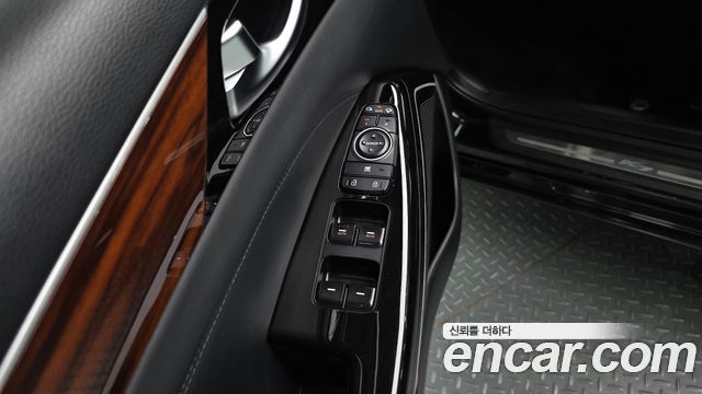 Kia K7 2016 — photo 17